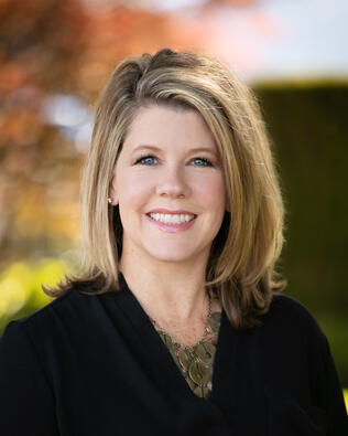 Headshot of Tracy Weimer-Shull