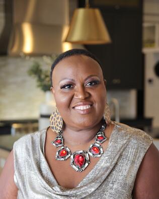 Headshot of Sena Sweargen