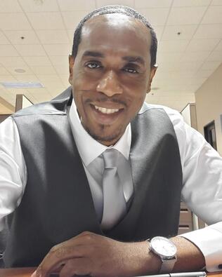 Headshot of Derek Walker