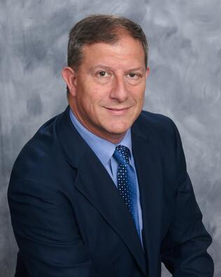 Headshot of Eduardo Angulo