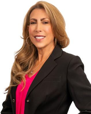 Headshot of Mindy Silverman