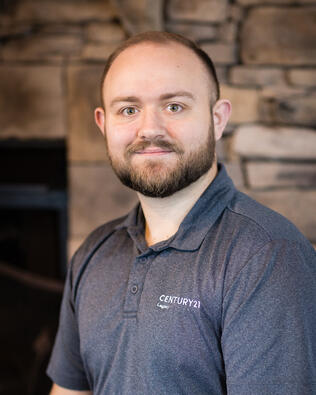 Headshot of Devon Wilhoit