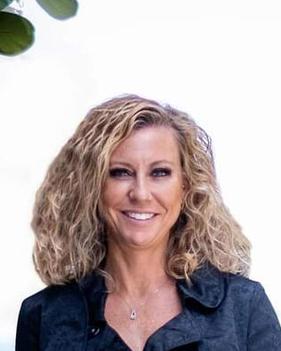 Headshot of Shelley McGuire