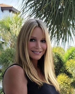 Headshot of Angela Bovenzi