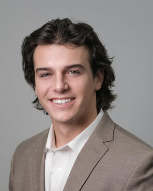 Headshot of Austin Cummings