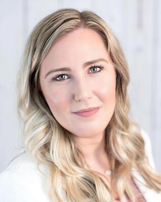Headshot of Caroline Thornton