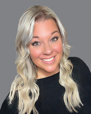 Headshot of Kristin Fox