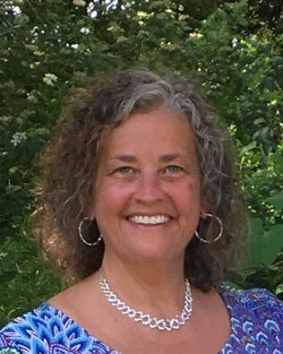 Headshot of Stephanie Dye