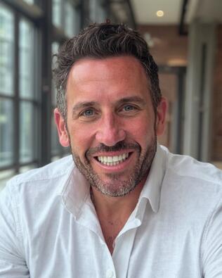 Headshot of Douglas Cabral