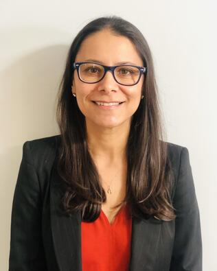 Headshot of Carolina Santiago