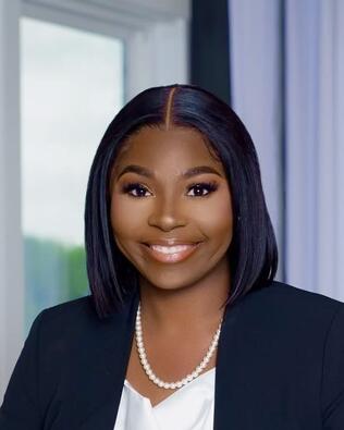 Headshot of Stefenia Thompson