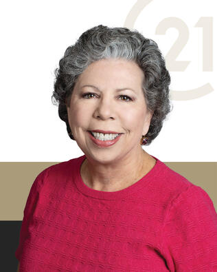 Headshot of Lynn Bengston