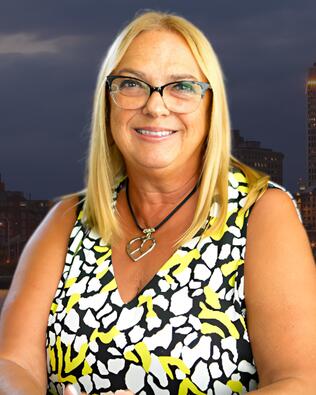 Headshot of Robin Uralowich