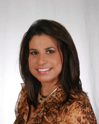 Headshot of Jo Anne Manard