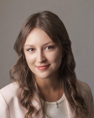 Headshot of Rachel Schultz