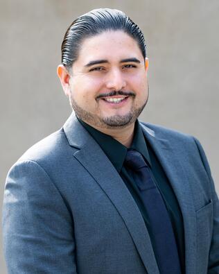 Headshot of Hernan Valdez