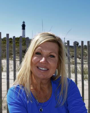 Headshot of Lee Ann Marsh