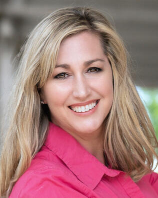 Headshot of Rachel Scholten