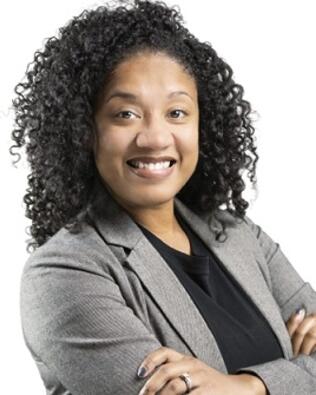 Headshot of Carmen Flores