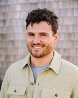 Headshot of Peter Schons