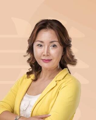 Headshot of Grace K Lee
