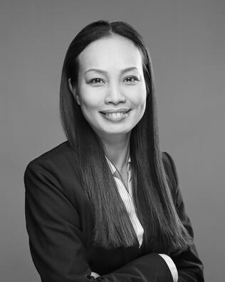 Headshot of Thoa Nguyen