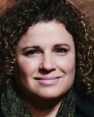 Headshot of Beatriz Cruz