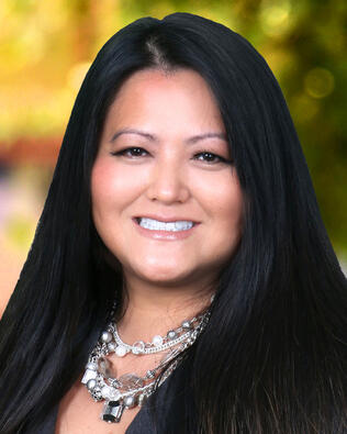 Headshot of Jeannie Nguyen