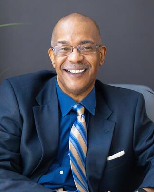 Headshot of Michael Thompson