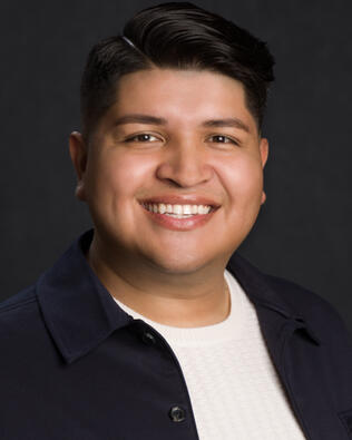 Headshot of Jonathan Fernandez, Assoc. Broker