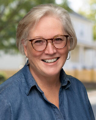 Headshot of Tammy O'Connor