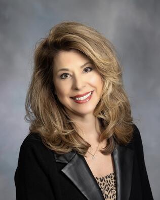 Headshot of Dari Partain