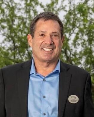 Headshot of Earl Ruthman