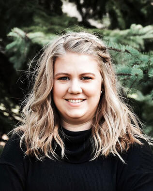 Headshot of Lauren Bake