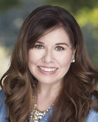 Headshot of Lauren Riner