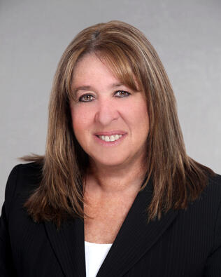 Headshot of Mindy Benesh