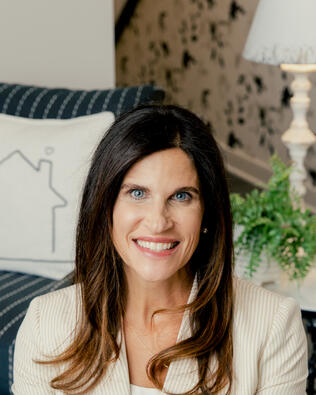 Headshot of Dee Bailey
