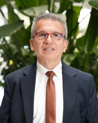 Headshot of Antonio Torres