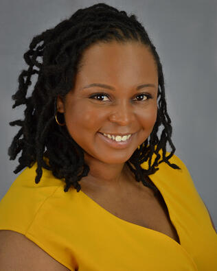 Headshot of Shayna Smith