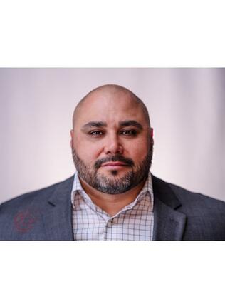 Headshot of Raymond Ruiz