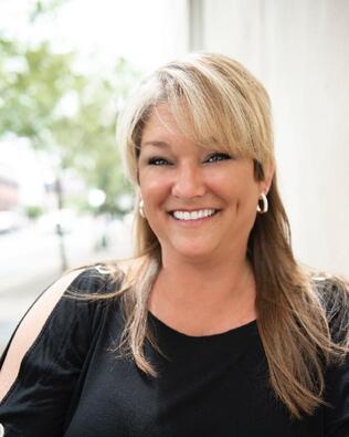 Headshot of Suzanne Foster