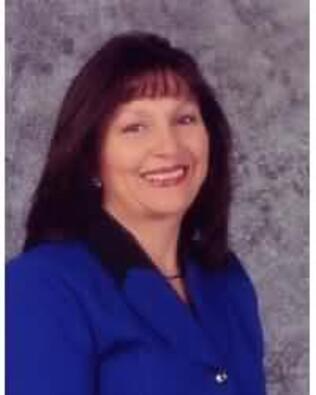 Headshot of Elizabeth Bustamante