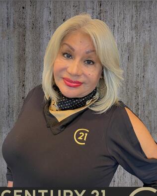 Headshot of Mayra Romero