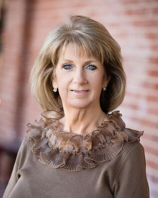 Headshot of Dianna Damron