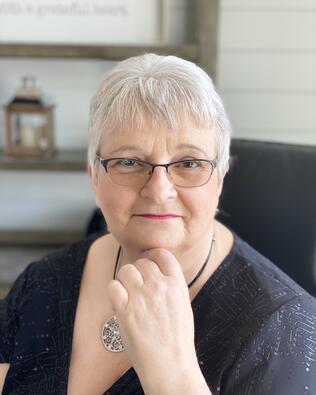 Headshot of Teresa Litz