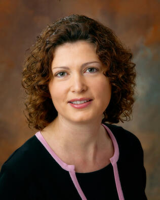 Headshot of Nellie Belos