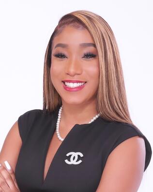 Headshot of Nicole Isaacs