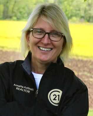 Headshot of Annette Pytlinski