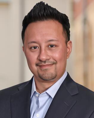 Headshot of Warren Chang