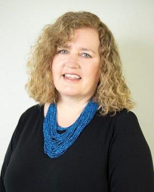 Headshot of Alaina Guyer